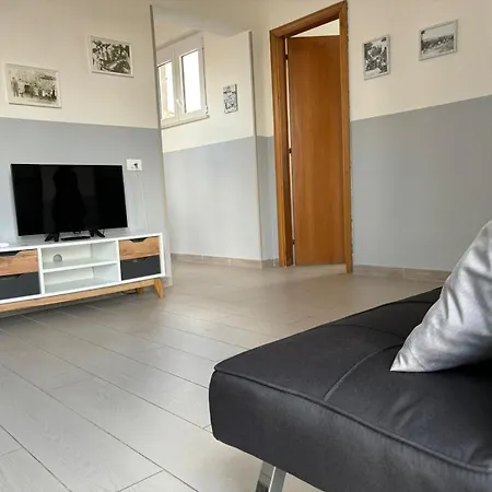 Dante Alighieri شقة *